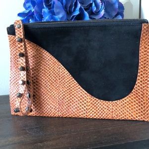 Leifsdottir clutch